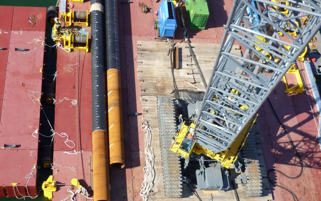 275-ton Crawler Crane Builds Wharf