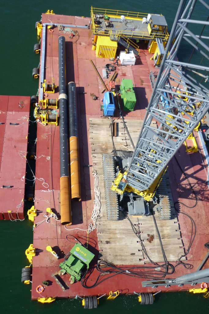 275-ton Crawler Crane Builds Wharf