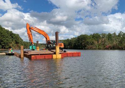 EXCAVATOR DRIVING SHEET PILES